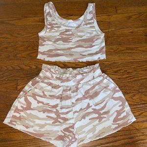 Pink camo shorts set!